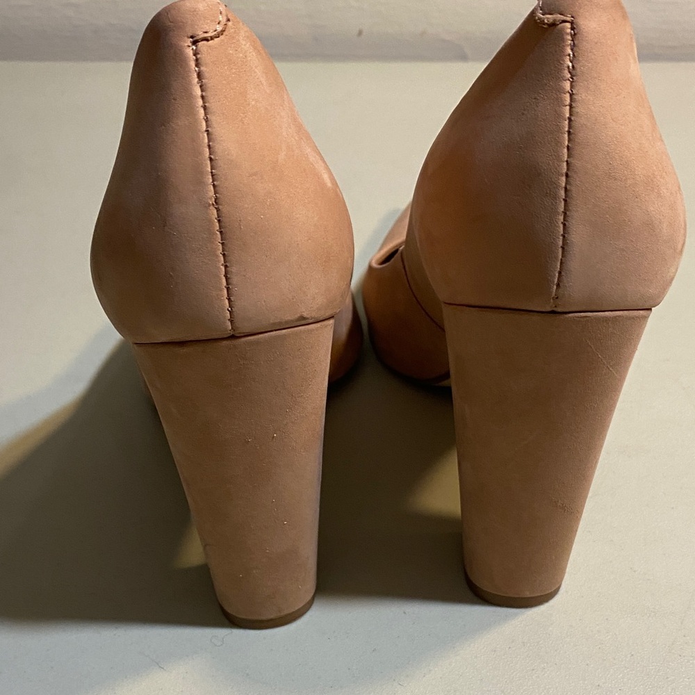 Steve Madden Nude/Tan Pointed Toe Pumps - Picture 4 of 6